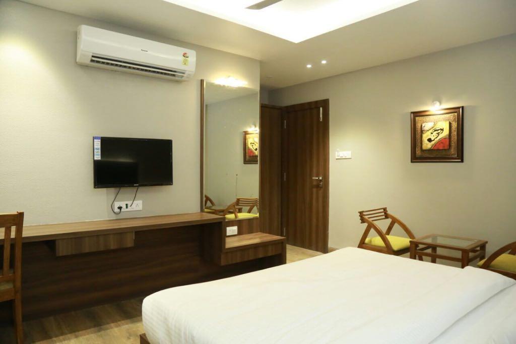 Hotel City Crown Mandsaur Exteriör bild