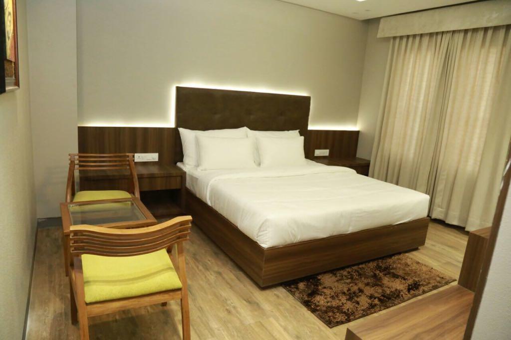 Hotel City Crown Mandsaur Exteriör bild