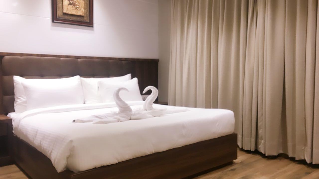 Hotel City Crown Mandsaur Exteriör bild