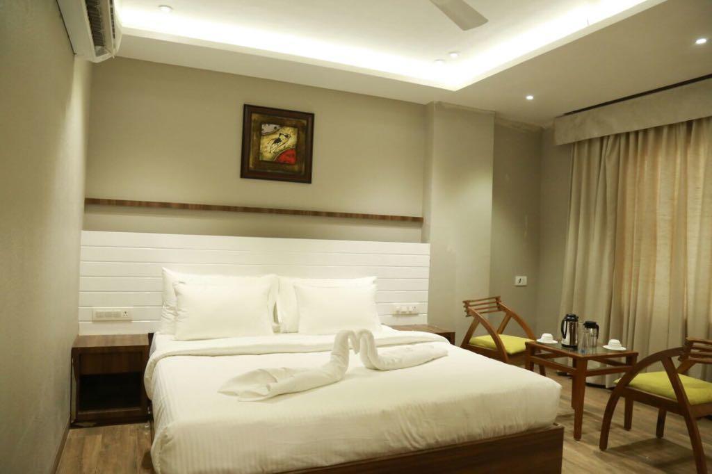 Hotel City Crown Mandsaur Exteriör bild