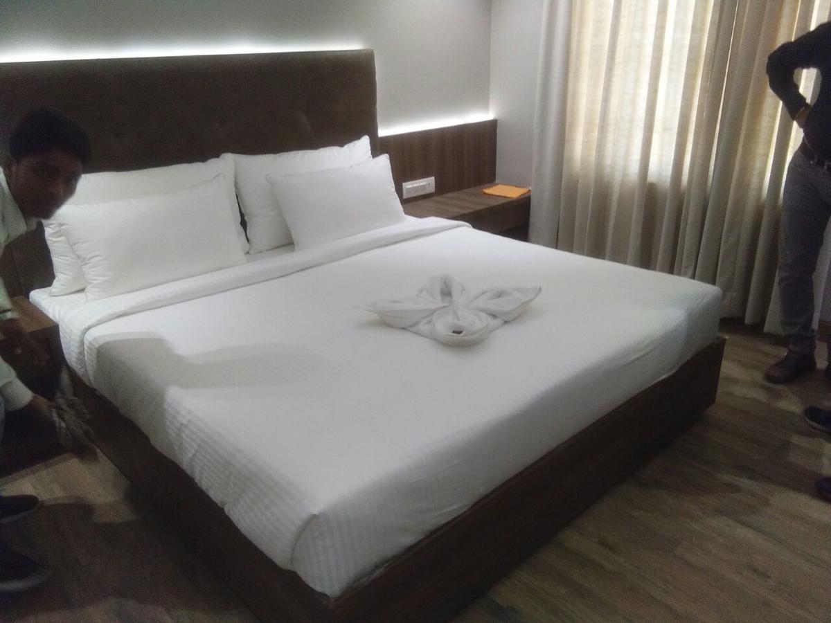 Hotel City Crown Mandsaur Exteriör bild